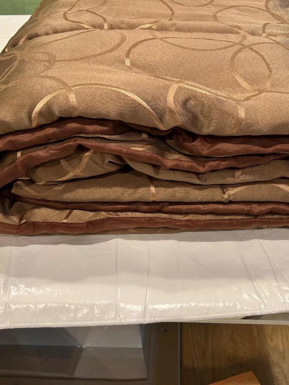Queen 7-Piece Complete Bedding Set 1 Comforter 2 shams 1 bedskirt 3 pillows